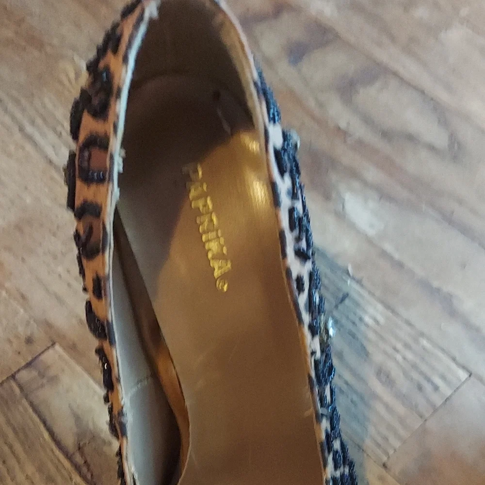 4 For $12 Paprika Brown and Black Heels Sleek Sophisticated Pumps - Picture 13 of 13